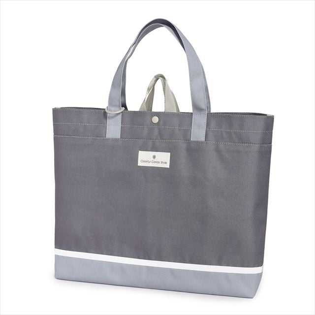 カラフルキャンディスタイルのレッスンバッグ 。快適さを追求した新素材は、耐久性のある軽い素材なので、毎日使うレッスンバッグに最適です。水や液体が表面に弾いて滑り落ちるはっ水機能は、汚れに強く水に濡れてもサッとひと拭き、お手入れ簡単です。