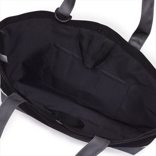 カラフルキャンディスタイルのレッスンバッグ 。快適さを追求した新素材は、耐久性のある軽い素材なので、毎日使うレッスンバッグに最適です。水や液体が表面に弾いて滑り落ちるはっ水機能は、汚れに強く水に濡れてもサッとひと拭き、お手入れ簡単です。