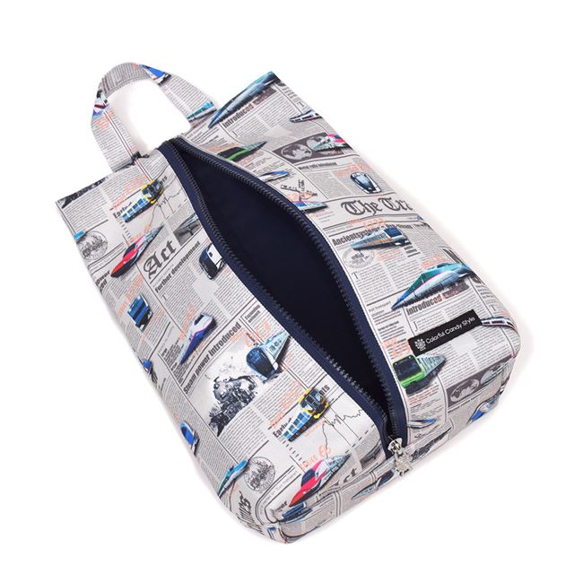 高学年まで使える余裕のサイズ感。ファスナー付きで使いやすく、習い事のシューズケースにもぴったり！