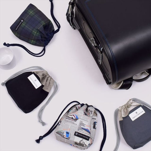 カラフルキャンディスタイルのコップ袋。水を弾く素材だから、汚れに強くお手入れ簡単。水や液体が表面に弾いて滑り落ちるはっ水機能。汚れてもサッと拭くだけお手入れ簡単です。