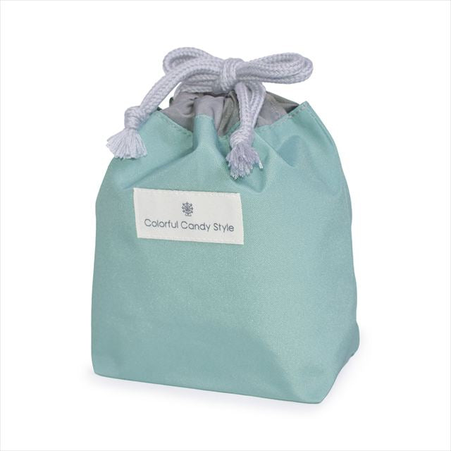 カラフルキャンディスタイルのコップ袋。水を弾く素材だから、汚れに強くお手入れ簡単。水や液体が表面に弾いて滑り落ちるはっ水機能。汚れてもサッと拭くだけお手入れ簡単です。