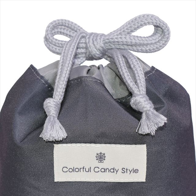 カラフルキャンディスタイルのコップ袋。水を弾く素材だから、汚れに強くお手入れ簡単。水や液体が表面に弾いて滑り落ちるはっ水機能。汚れてもサッと拭くだけお手入れ簡単です。