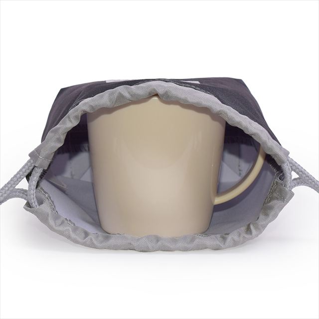 カラフルキャンディスタイルのコップ袋。水を弾く素材だから、汚れに強くお手入れ簡単。水や液体が表面に弾いて滑り落ちるはっ水機能。汚れてもサッと拭くだけお手入れ簡単です。