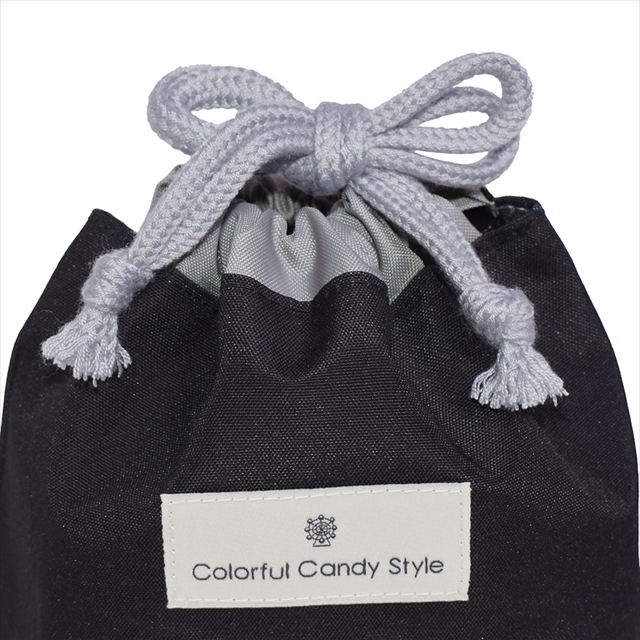 カラフルキャンディスタイルのコップ袋。水を弾く素材だから、汚れに強くお手入れ簡単。水や液体が表面に弾いて滑り落ちるはっ水機能。汚れてもサッと拭くだけお手入れ簡単です。