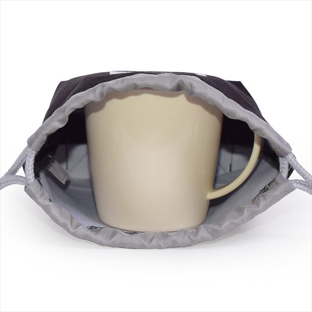 カラフルキャンディスタイルのコップ袋。水を弾く素材だから、汚れに強くお手入れ簡単。水や液体が表面に弾いて滑り落ちるはっ水機能。汚れてもサッと拭くだけお手入れ簡単です。