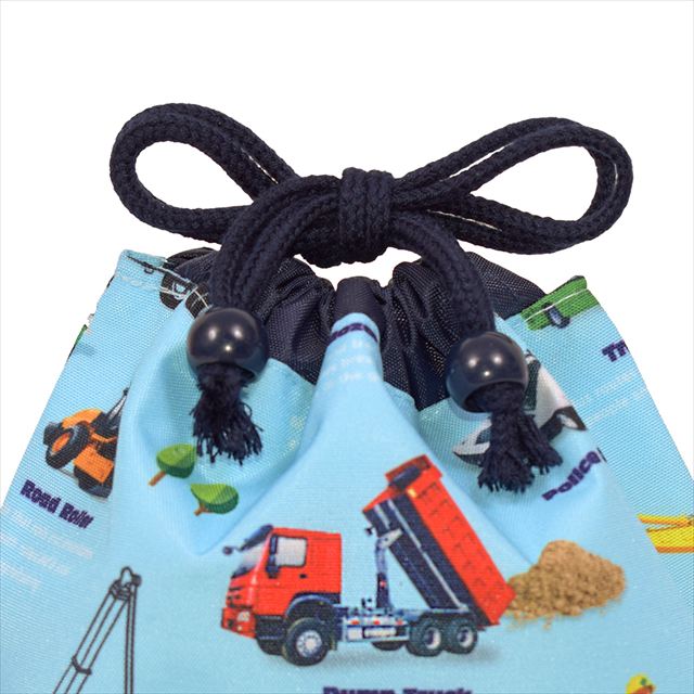 カラフルキャンディスタイルの給食袋。水を弾く素材だから、汚れに強くお手入れ簡単。水や液体が表面に弾いて滑り落ちるはっ水機能。汚れてもサッと拭くだけお手入れ簡単です。