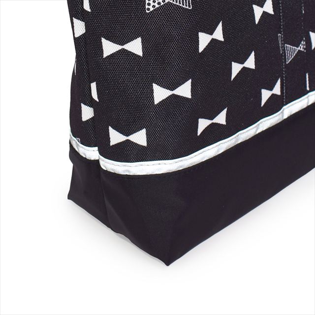 カラフルキャンディスタイルのマチ付きレッスンバッグ。快適さを追求した新素材は、耐久性のある軽い素材なので、毎日使うレッスンバッグに最適です。