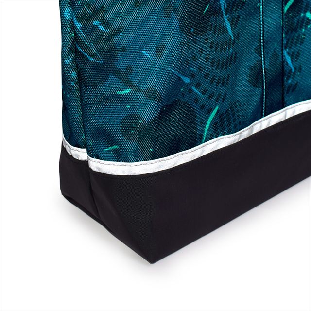 カラフルキャンディスタイルのマチ付きレッスンバッグ。快適さを追求した新素材は、耐久性のある軽い素材なので、毎日使うレッスンバッグに最適です。