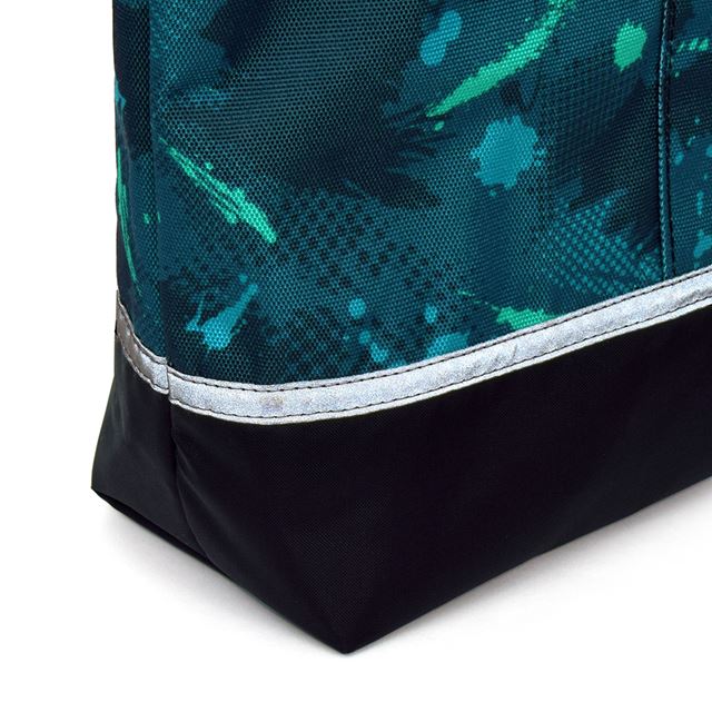 カラフルキャンディスタイルのマチ付きレッスンバッグ。快適さを追求した新素材は、耐久性のある軽い素材なので、毎日使うレッスンバッグに最適です。