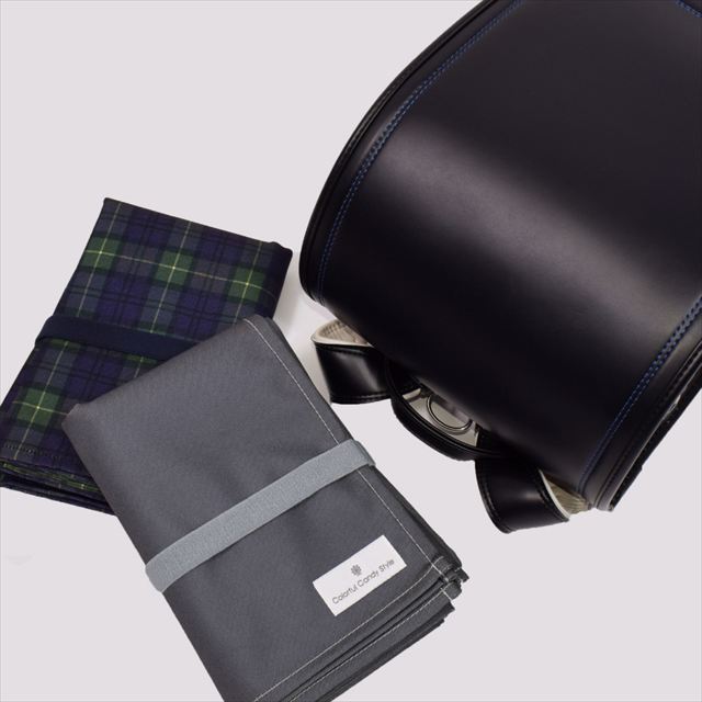 カラフルキャンディスタイルのレジャーシート。こども1人用のコンパクトサイズ。男の子と女の子兼用で運動会、遠足などで大活躍。