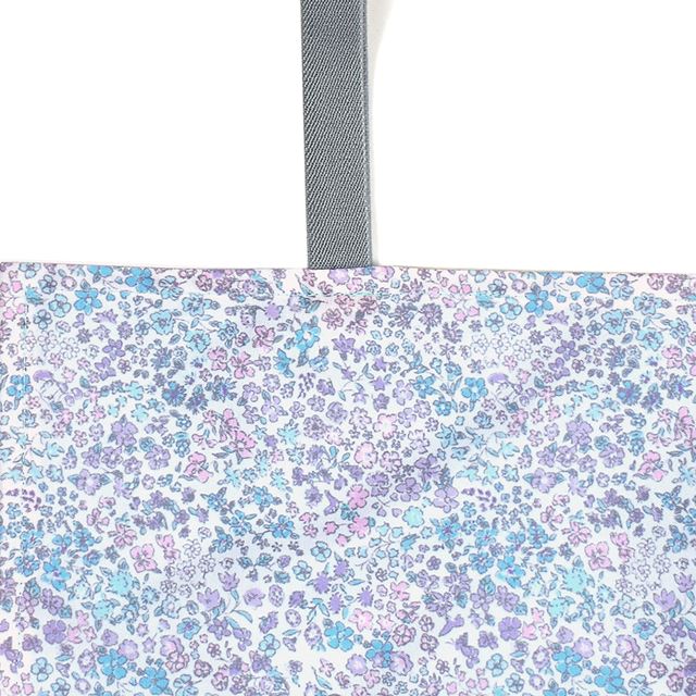 カラフルキャンディスタイルのレジャーシート。こども1人用のコンパクトサイズ。男の子と女の子兼用で運動会、遠足などで大活躍。