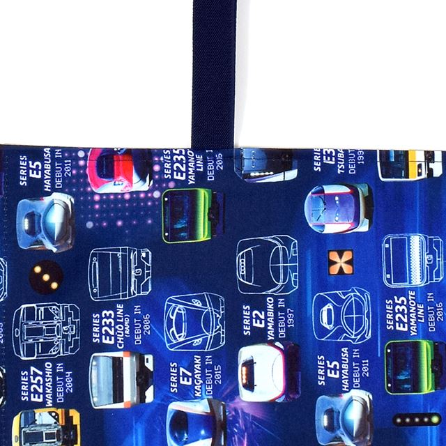 カラフルキャンディスタイルのレジャーシート。こども1人用のコンパクトサイズ。男の子と女の子兼用で運動会、遠足などで大活躍。