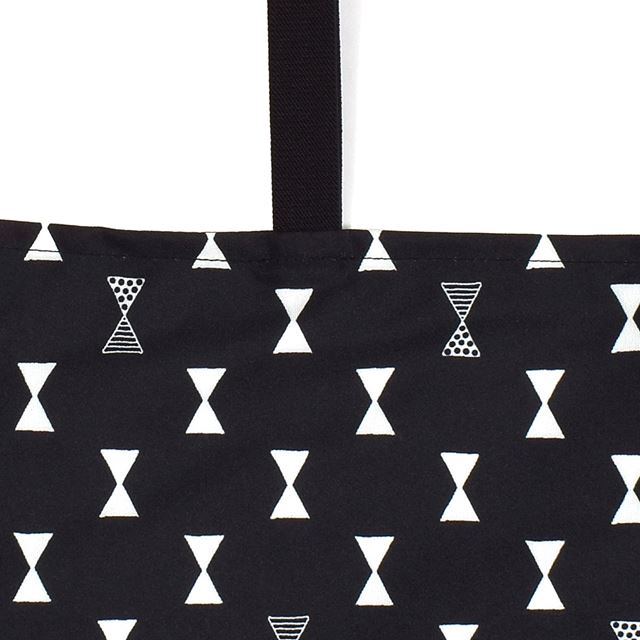 カラフルキャンディスタイルのレジャーシート。こども1人用のコンパクトサイズ。男の子と女の子兼用で運動会、遠足などで大活躍。