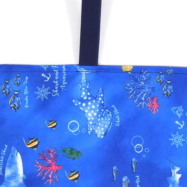 カラフルキャンディスタイルのレジャーシート。こども1人用のコンパクトサイズ。男の子と女の子兼用で運動会、遠足などで大活躍。