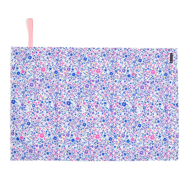 カラフルキャンディスタイルのレジャーシート。こども1人用のコンパクトサイズ。男の子と女の子兼用で運動会、遠足などで大活躍。