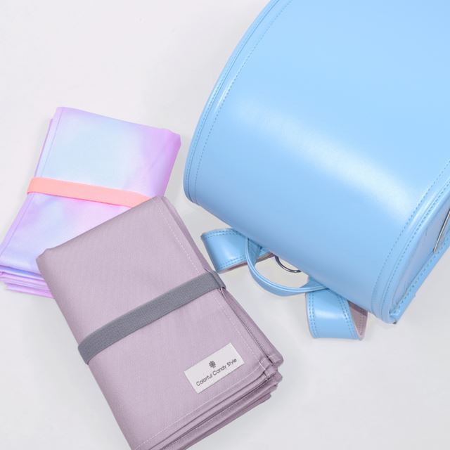 カラフルキャンディスタイルのレジャーシート。こども1人用のコンパクトサイズ。男の子と女の子兼用で運動会、遠足などで大活躍。