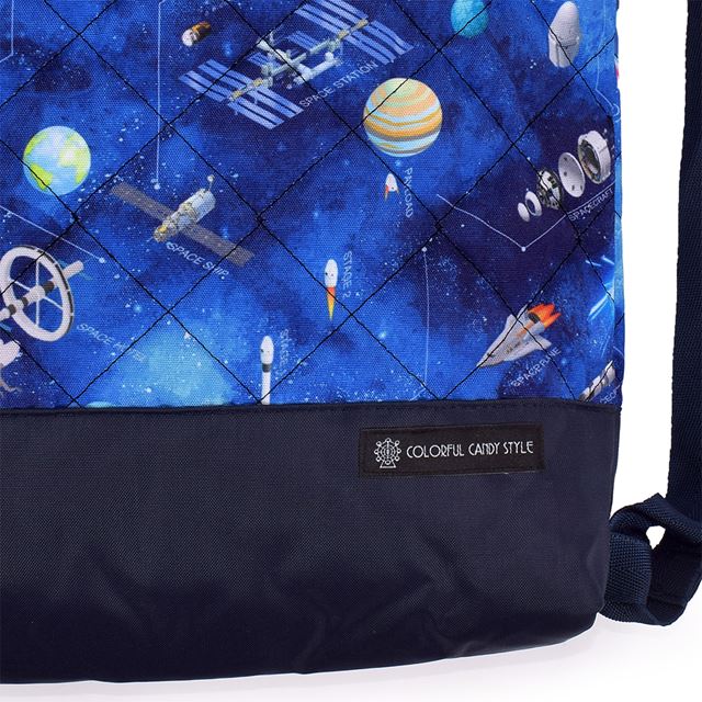 カラフルキャンディスタイルのナップサック。水や液体が表面に弾いて滑り落ちるはっ水機能。汚れてもサッと拭くだけお手入れ簡単です。