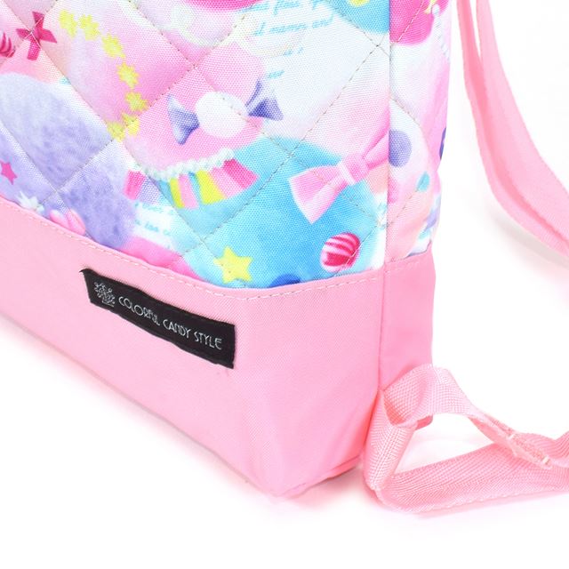 カラフルキャンディスタイルのナップサック。水や液体が表面に弾いて滑り落ちるはっ水機能。汚れてもサッと拭くだけお手入れ簡単です。