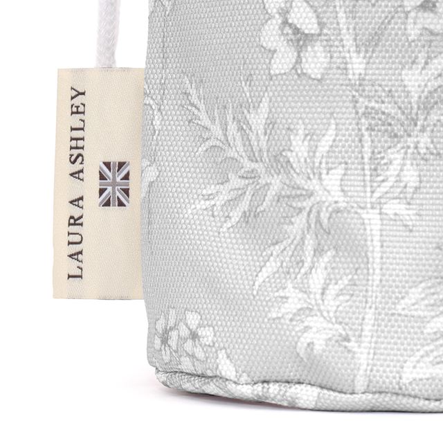 カラフルキャンディスタイルの水筒カバー。肩掛けできるショルダーベルト付き。男の子と女の子兼用で旅行、遠足でも大活躍。