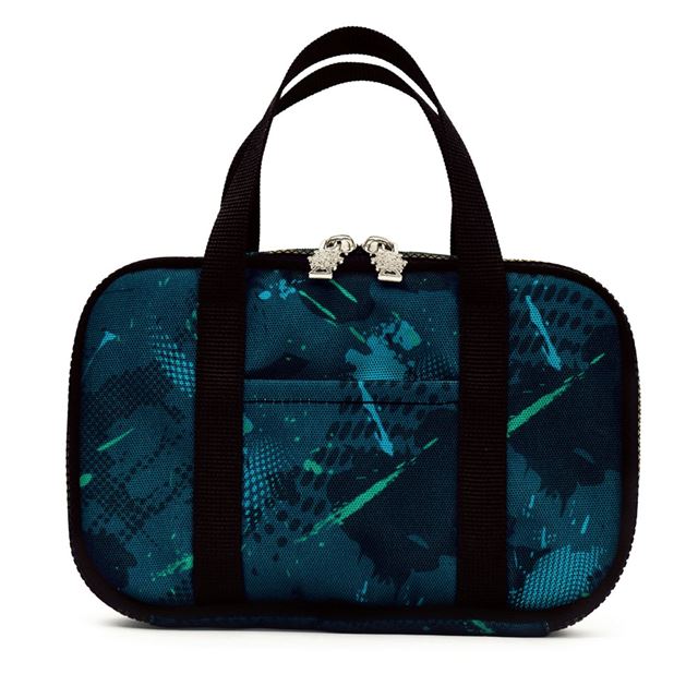 カラフルキャンディスタイルの裁縫セット。中身を固定できるゴムバンド付きなので、気になるカチャカチャ音やお道具が傷つくのを防ぎます。