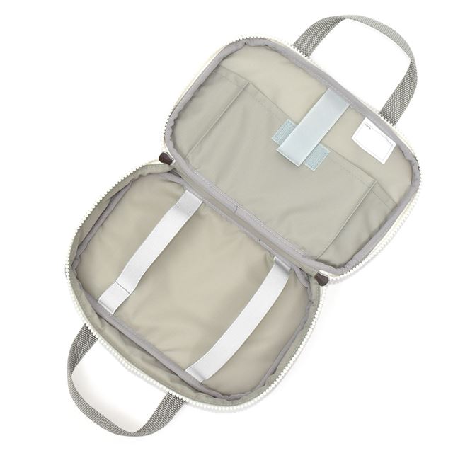 カラフルキャンディスタイルの裁縫セット。中身を固定できるゴムバンド付きなので、気になるカチャカチャ音やお道具が傷つくのを防ぎます。