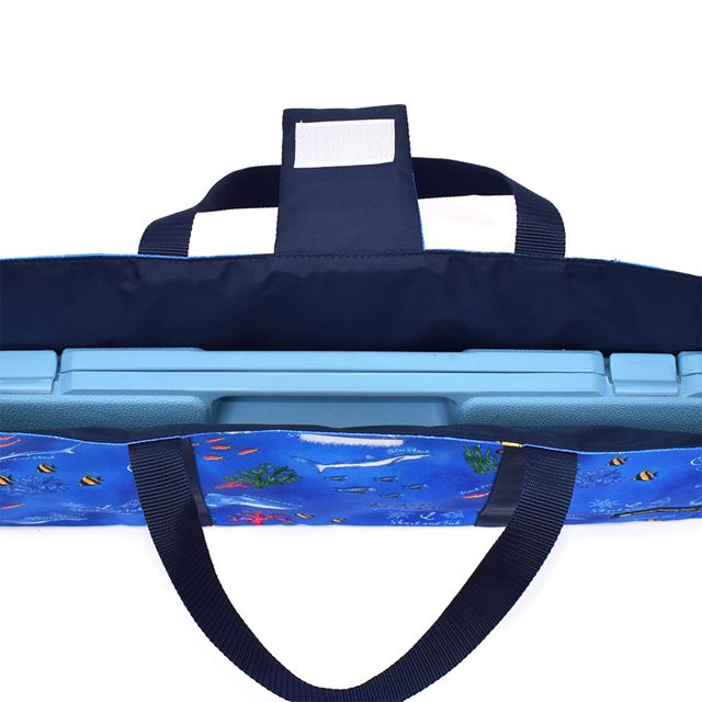 カラフルキャンディスタイルのピアニカケース。肩紐付きショルダータイプの鍵盤ハーモニカケース。男の子と女の子兼用で大活躍。