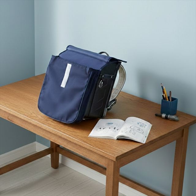 カラフルキャンディスタイルのランドセルカバー。反射材付きで雨でも安心安全。男の子と女の子兼用で、入学準備や入学祝いに大活躍。