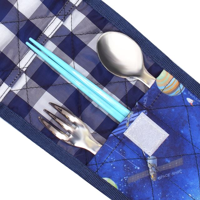 カラフルキャンディスタイルのカトラリーケースは落としても大丈夫な柔らかキルティング素材