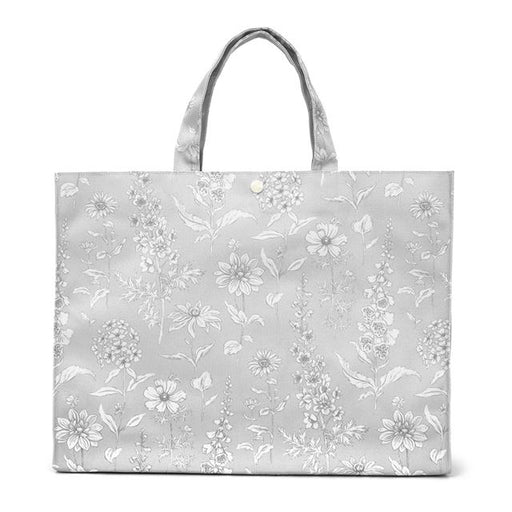 水を弾く素材だから、汚れに強くお手入れ簡単。はっ水機能に加えて、速乾性にも優れているので、突然の天候の変化などでバッグが濡れてしまっても素早く乾燥させることができます。