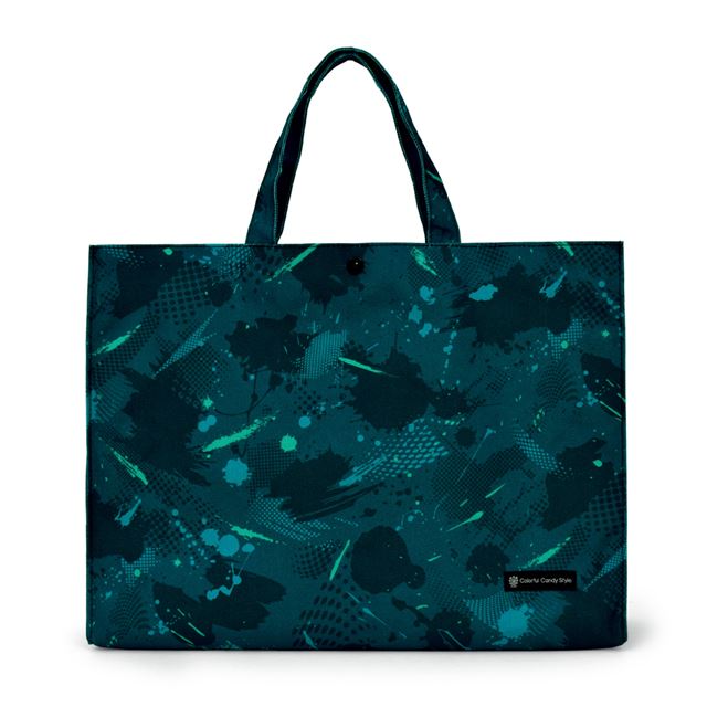 水を弾く素材だから、汚れに強くお手入れ簡単。はっ水機能に加えて、速乾性にも優れているので、突然の天候の変化などでバッグが濡れてしまっても素早く乾燥させることができます。