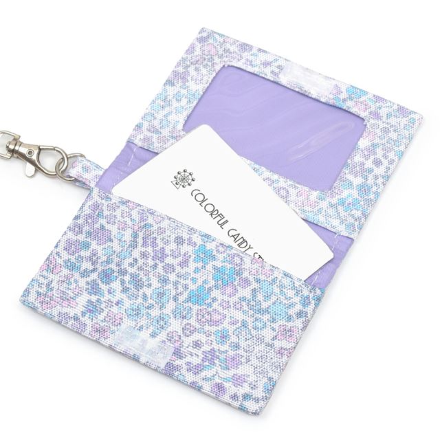 カラフルキャンディスタイルのパスケース。二つ折りでコイルチェーンフック付きの定期入れ。男の子と女の子兼用で大活躍。