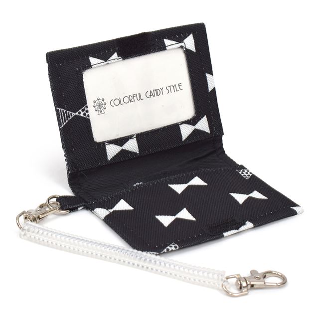 カラフルキャンディスタイルのパスケース。二つ折りでコイルチェーンフック付きの定期入れ。男の子と女の子兼用で大活躍。