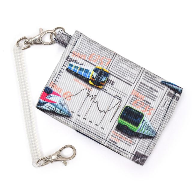 カラフルキャンディスタイルのパスケース。二つ折りでコイルチェーンフック付きの定期入れ。男の子と女の子兼用で大活躍。