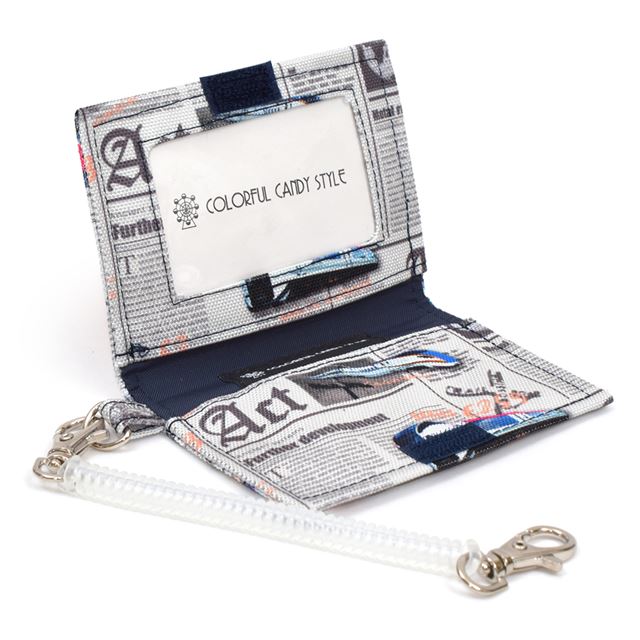 カラフルキャンディスタイルのパスケース。二つ折りでコイルチェーンフック付きの定期入れ。男の子と女の子兼用で大活躍。