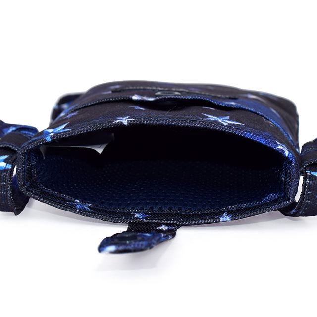 やわらかく軽やかな、おしゃれ「はっ水」スマホショルダー。キッズの自由な行動や成長をサポート！もっと身軽に、安心して、アクティブに動き回ることができる新定番ポシェットです。