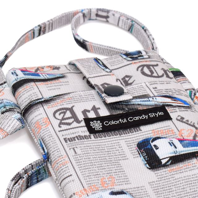 やわらかく軽やかな、おしゃれ「はっ水」スマホショルダー。キッズの自由な行動や成長をサポート！もっと身軽に、安心して、アクティブに動き回ることができる新定番ポシェットです。