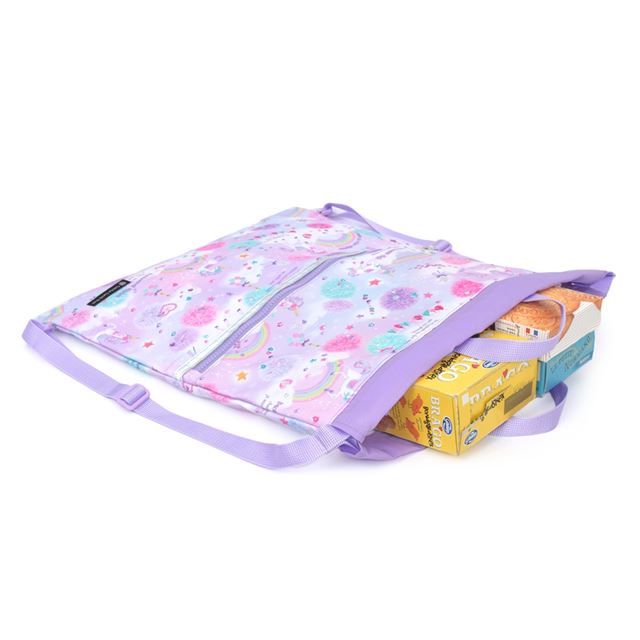 カラフルキャンディスタイルのナップサック。リュックにも手提げにも使える2WAY仕様。前面には便利なファスナー付きポケットを搭載。