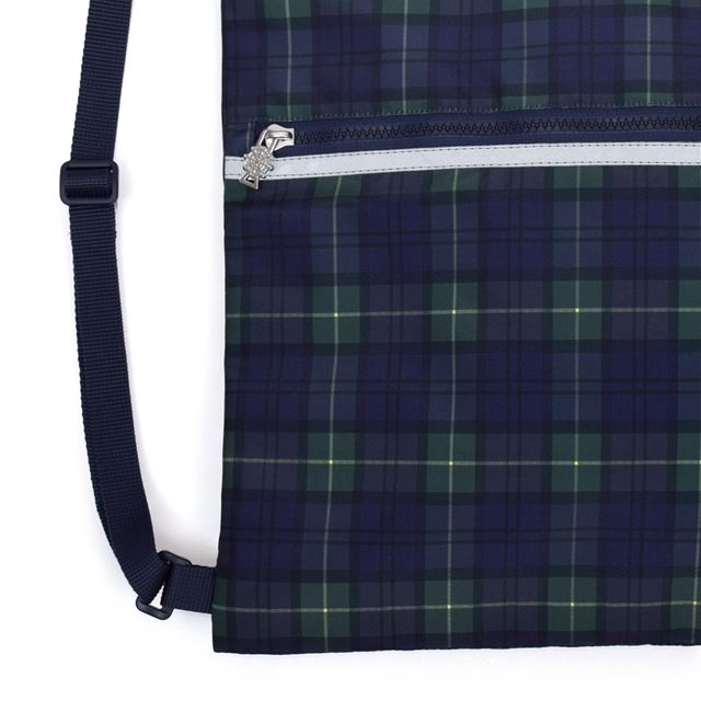 カラフルキャンディスタイルのナップサック。リュックにも手提げにも使える2WAY仕様。前面には便利なファスナー付きポケットを搭載。