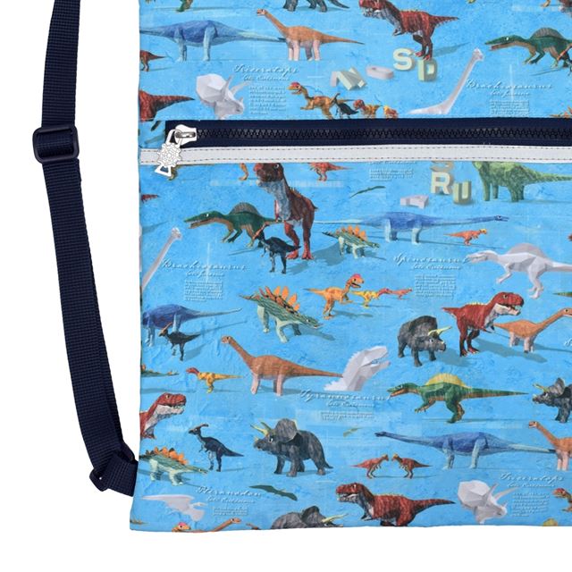 カラフルキャンディスタイルのナップサック。リュックにも手提げにも使える2WAY仕様。前面には便利なファスナー付きポケットを搭載。