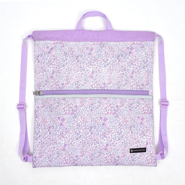 カラフルキャンディスタイルのナップサック。リュックにも手提げにも使える2WAY仕様。前面には便利なファスナー付きポケットを搭載。