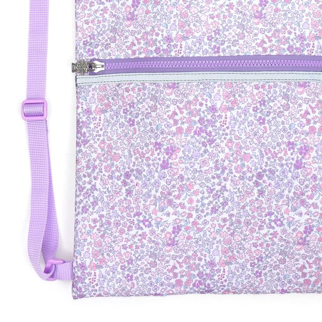 カラフルキャンディスタイルのナップサック。リュックにも手提げにも使える2WAY仕様。前面には便利なファスナー付きポケットを搭載。