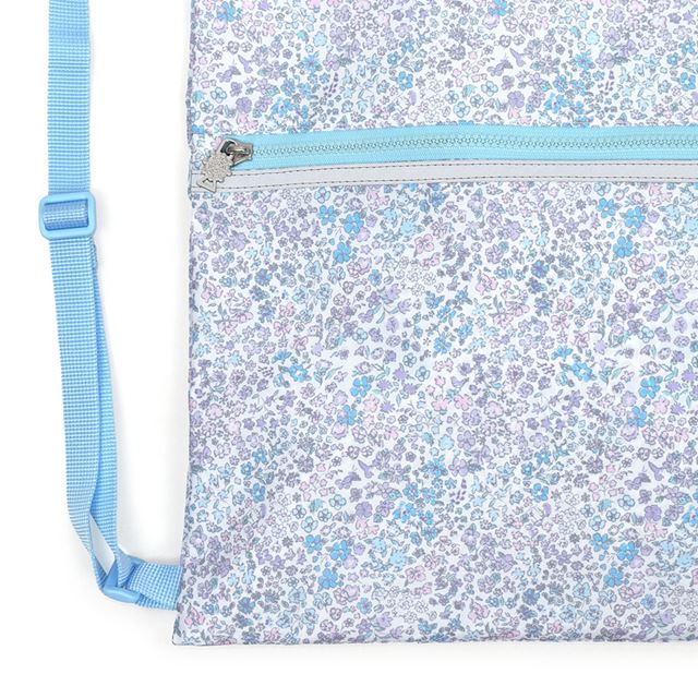 カラフルキャンディスタイルのナップサック。リュックにも手提げにも使える2WAY仕様。前面には便利なファスナー付きポケットを搭載。