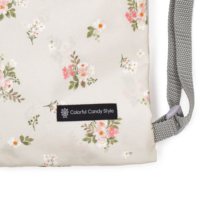 カラフルキャンディスタイルのナップサック。リュックにも手提げにも使える2WAY仕様。前面には便利なファスナー付きポケットを搭載。