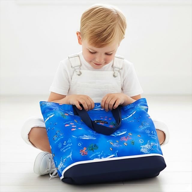 カラフルキャンディスタイルの入園入学4点セット。男の子・女の子兼用で、レッスンバッグ・シューズケース・巾着袋など、通園・通学に大活躍アイテム満載。