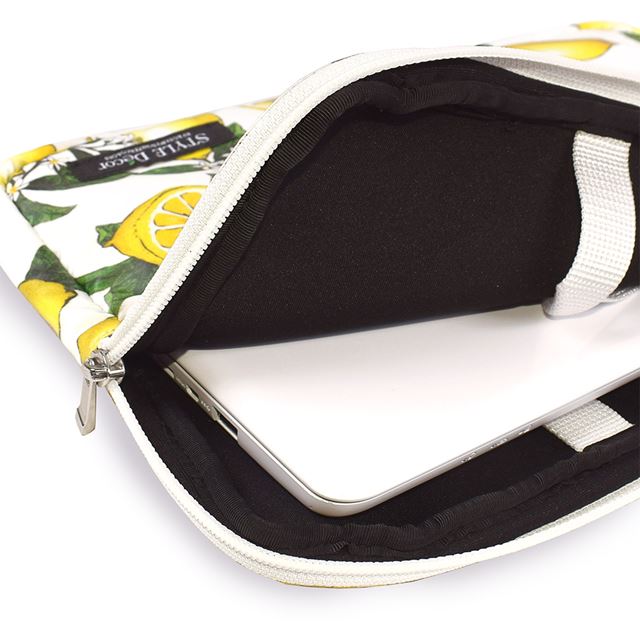 スタイルデコールのPCケース。ノートパソコンが収納できる、かわいいカバー。北欧やボタニカルなど、おしゃれな柄がたくさん。