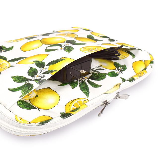 スタイルデコールのPCケース。ノートパソコンが収納できる、かわいいカバー。北欧やボタニカルなど、おしゃれな柄がたくさん。