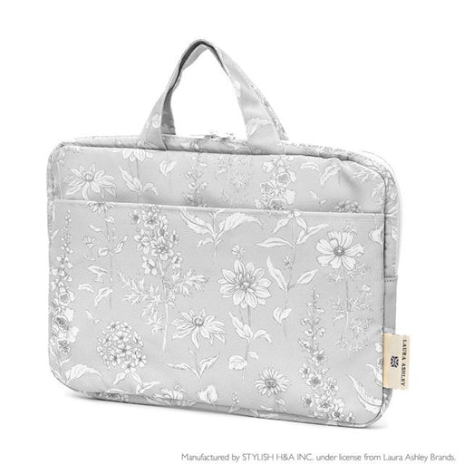 13.3インチのノートパソコンが収納可能。表面は撥水機能素材なので、突然の雨などに濡れてもすぐ乾き、軽量で耐久性もバツグンです。