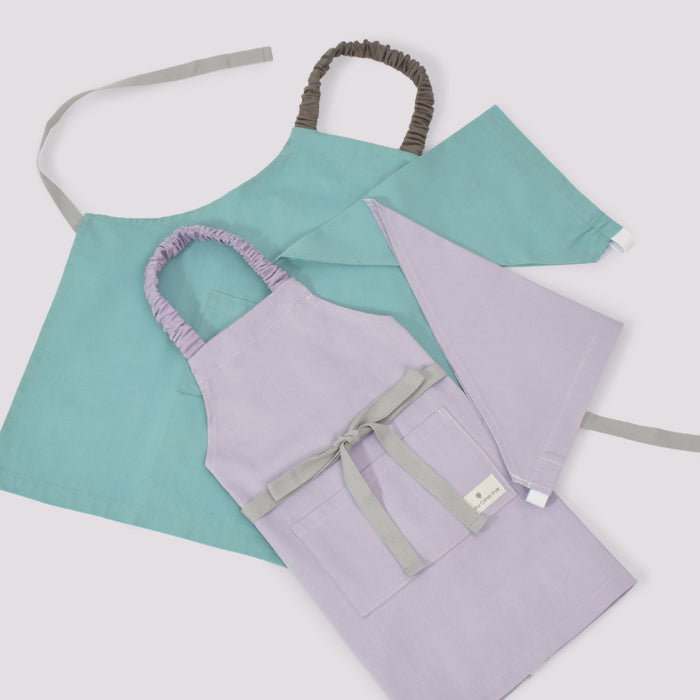 カラフルキャンディスタイルの三角巾付きキッズエプロン。子供用で、着脱簡単。男の子と女の子兼用で、家庭科の授業やお手伝いで大活躍。