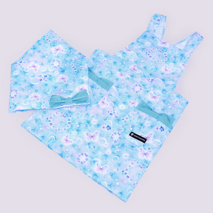 カラフルキャンディスタイルの三角巾付きキッズエプロン。子供用で、かぶるだけのバッククロスタイプ。男の子と女の子兼用で大活躍。