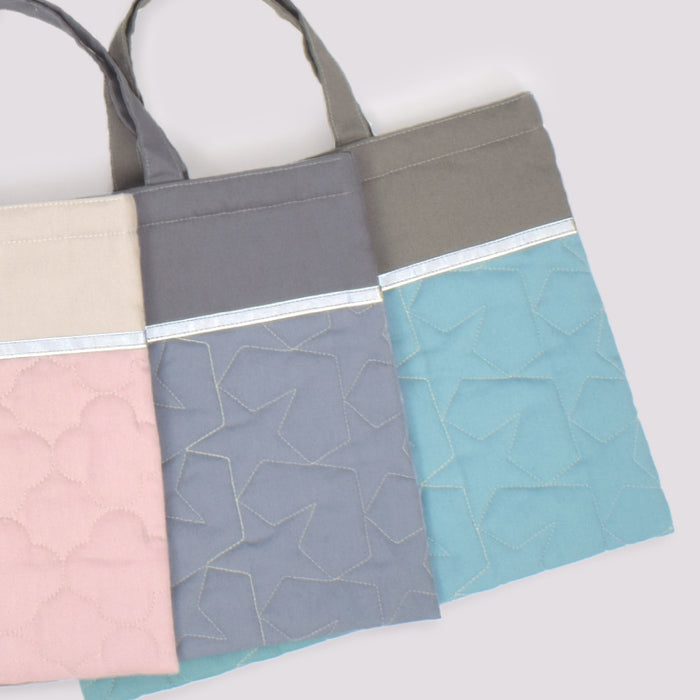 カラフルキャンディスタイルのマチ付きレッスンバッグ。丈夫なキルティング素材の手提げバッグ。男の子と女の子兼用で通園・通学でも大活躍。